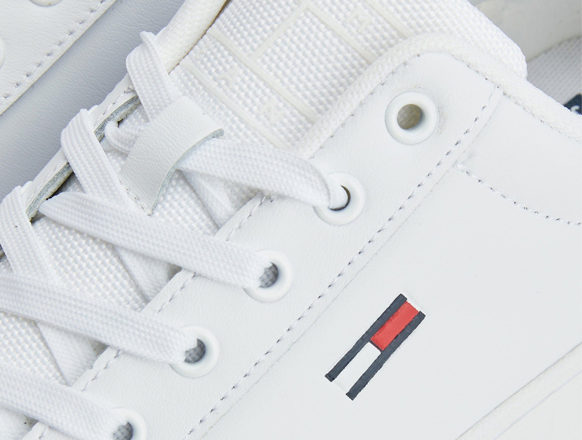 Zapatilla Tommy Flatform Essenti Mujer Mono Blanco 4