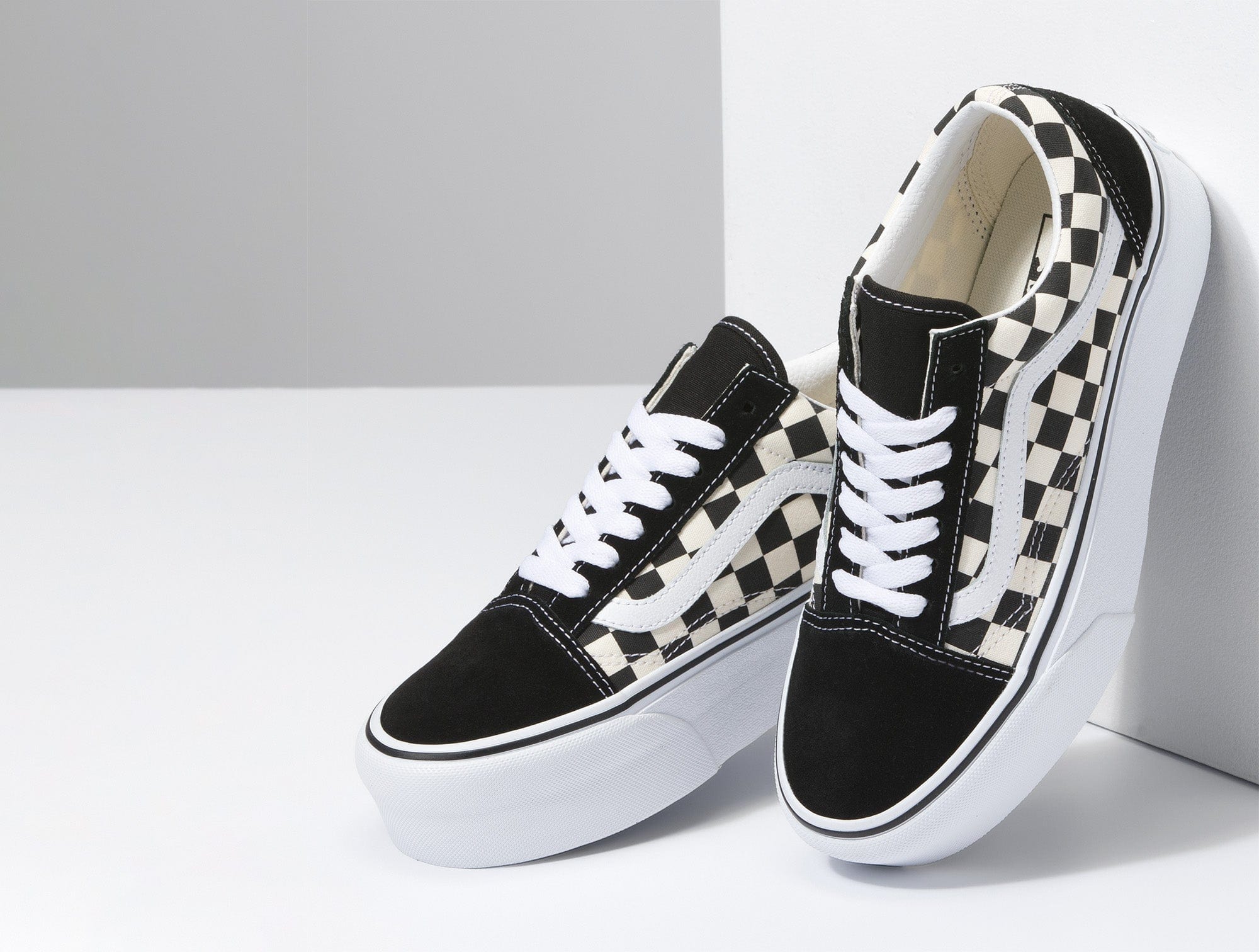 Zapatilla Vans Old Skool Stackform Checker Mujer Negro 3