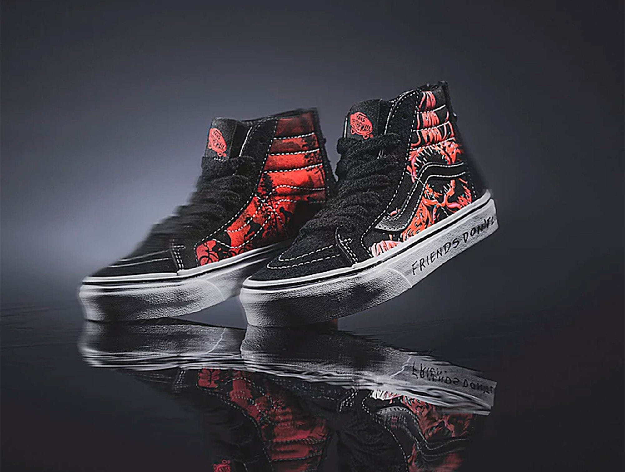 Zapatilla Vans Sk8-Hi Reissue Stranger Things Hombre Negro 2