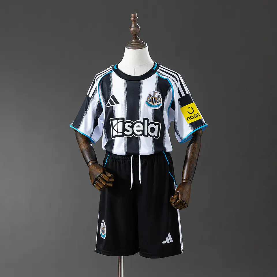 Kit Criança Newcastle Principal 2025/26 1