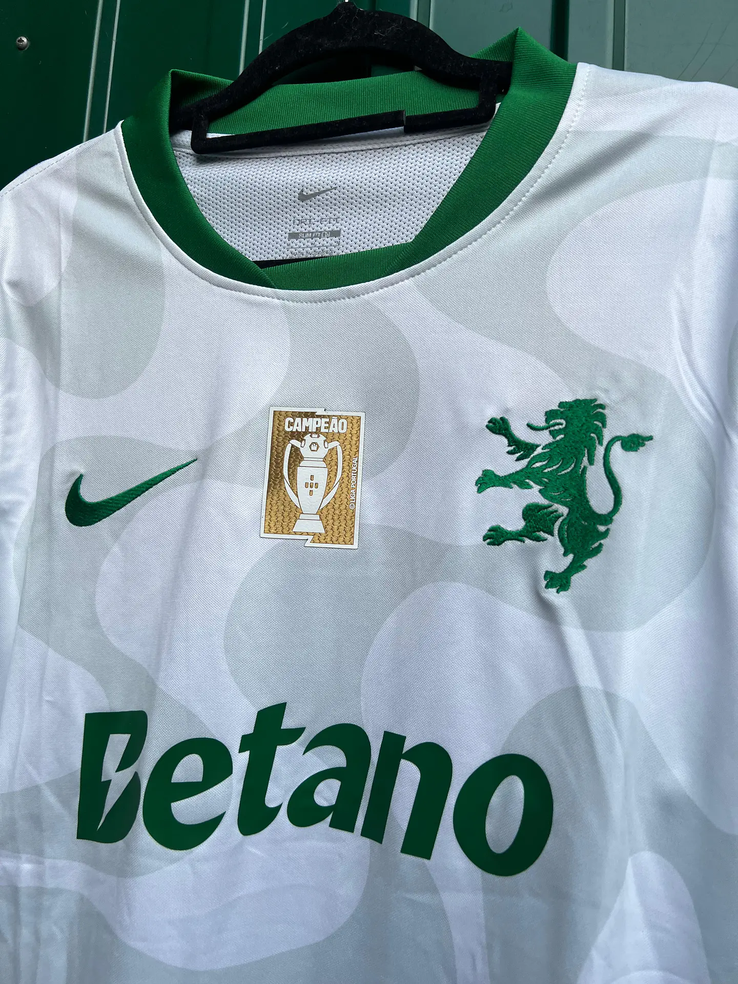 Sporting Alternativa Patch Campeão 25/26 - Entrega Rápida 2