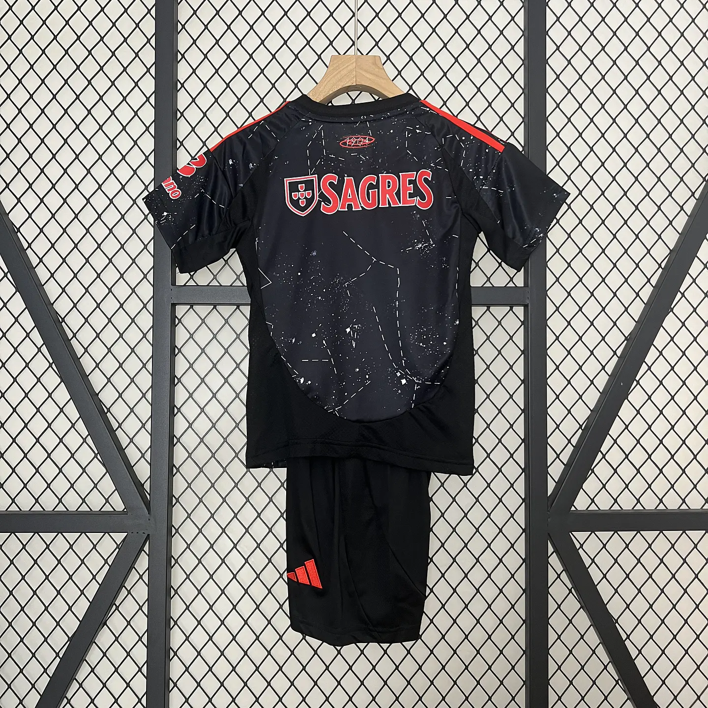 Kit Criança Benfica Alternativa 2024/25 3