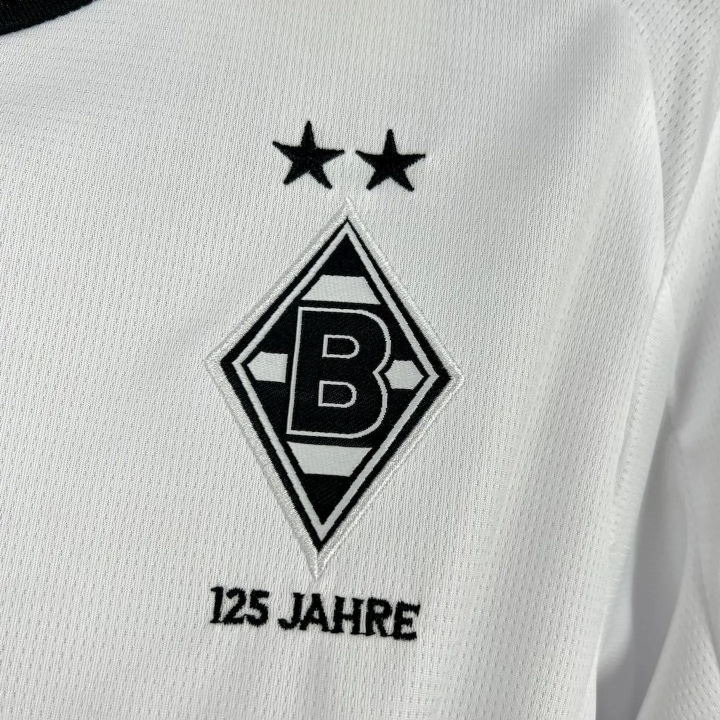 Camisola Borussia Mönchengladbach Principal 2025/26 2