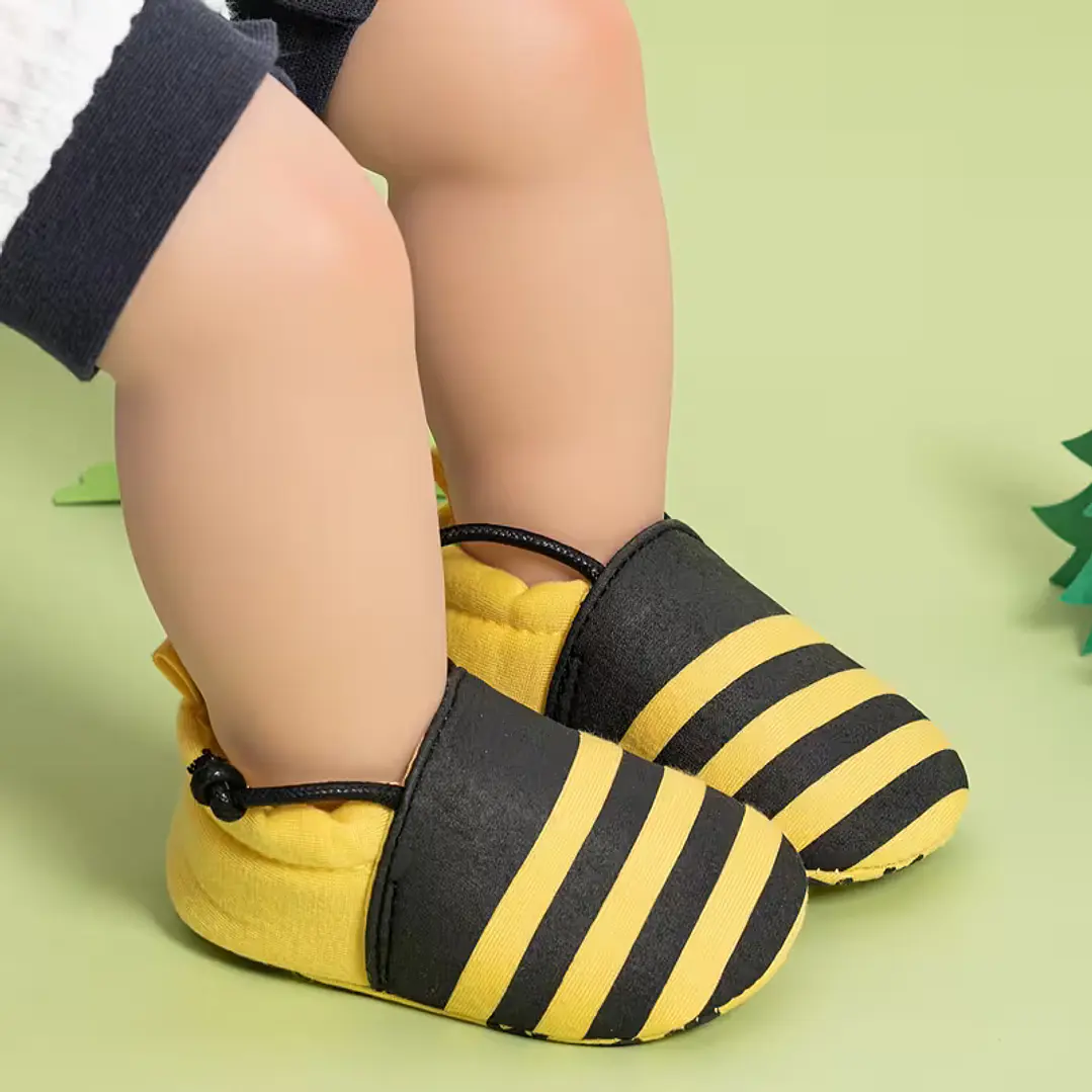 CONJUNTO NIÑA ABEJITA + LAZO + ZAPATITOS 12.1 CM 6-9 MESES 11