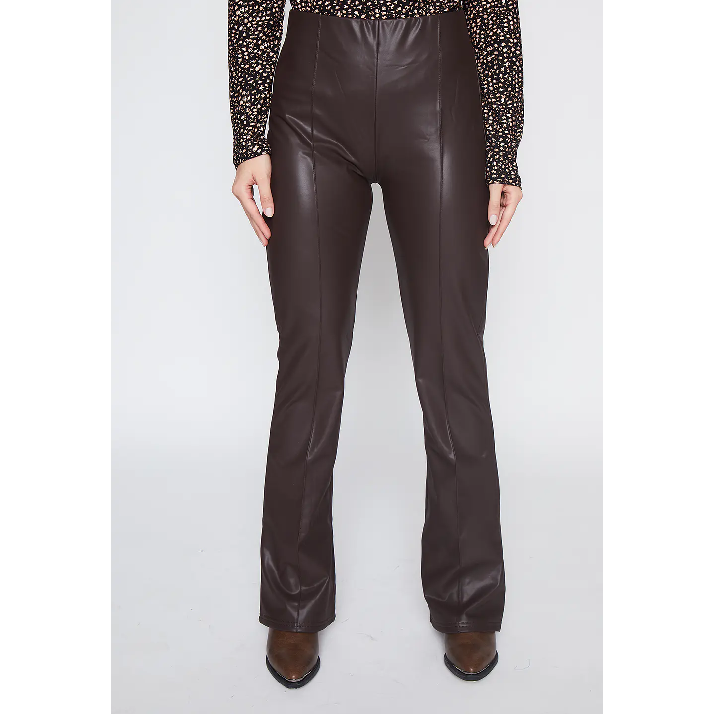 Calza Mujer Café Flare Cuero Family Shop 1