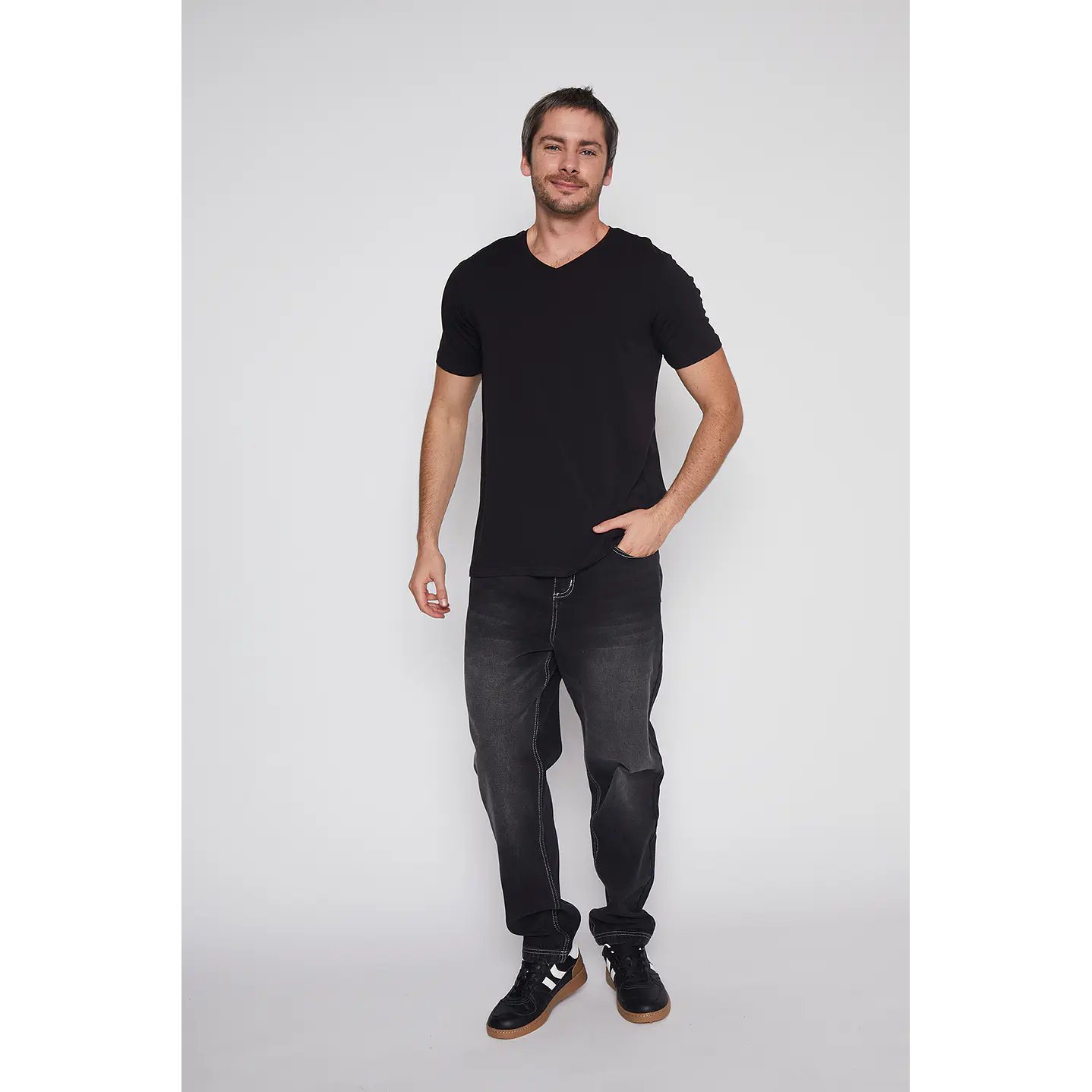 Camiseta Hombre Negro Modal Cuello V Family Shop 3