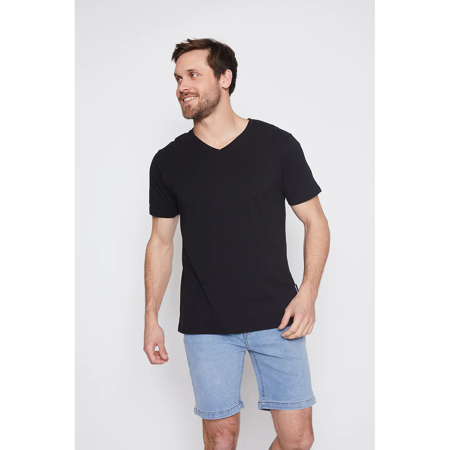 Polera Hombre Cuello V Negro Familyshop 1
