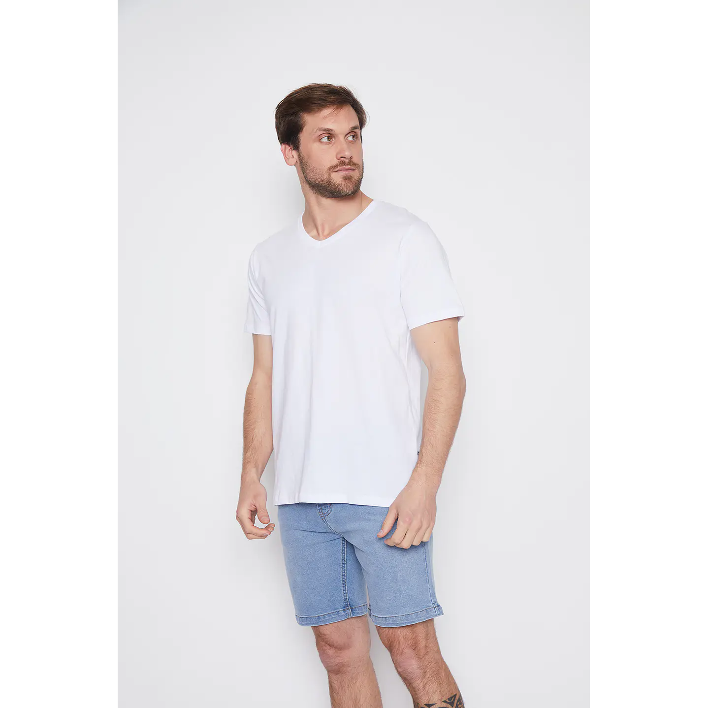 Polera Hombre Cuello V Blanco Familyshop 1