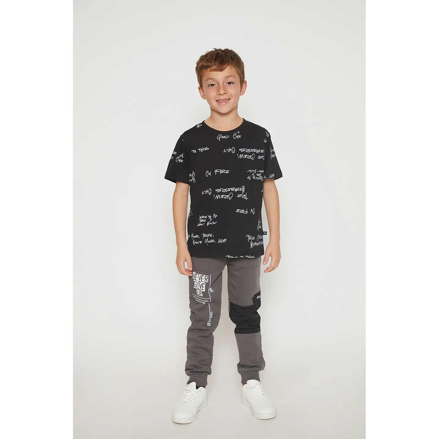 Polera Niño Letras Negro Familyshop 3