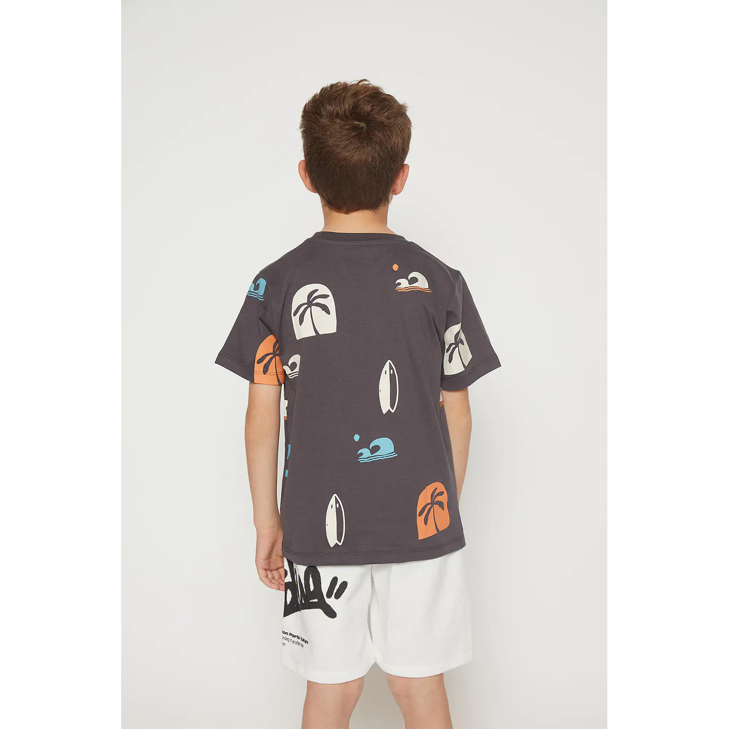 Polera Niño Hojas Manga Corta Negro Familyshop 2