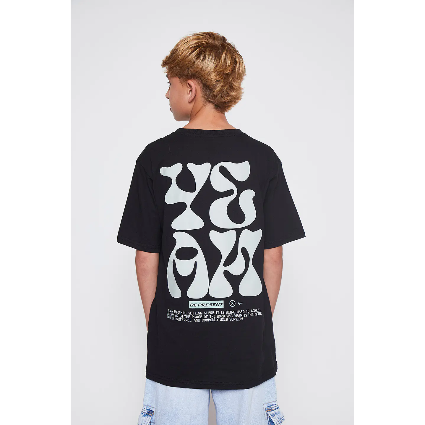 Polera Lolo Caligrafía Negro Familyshop 3