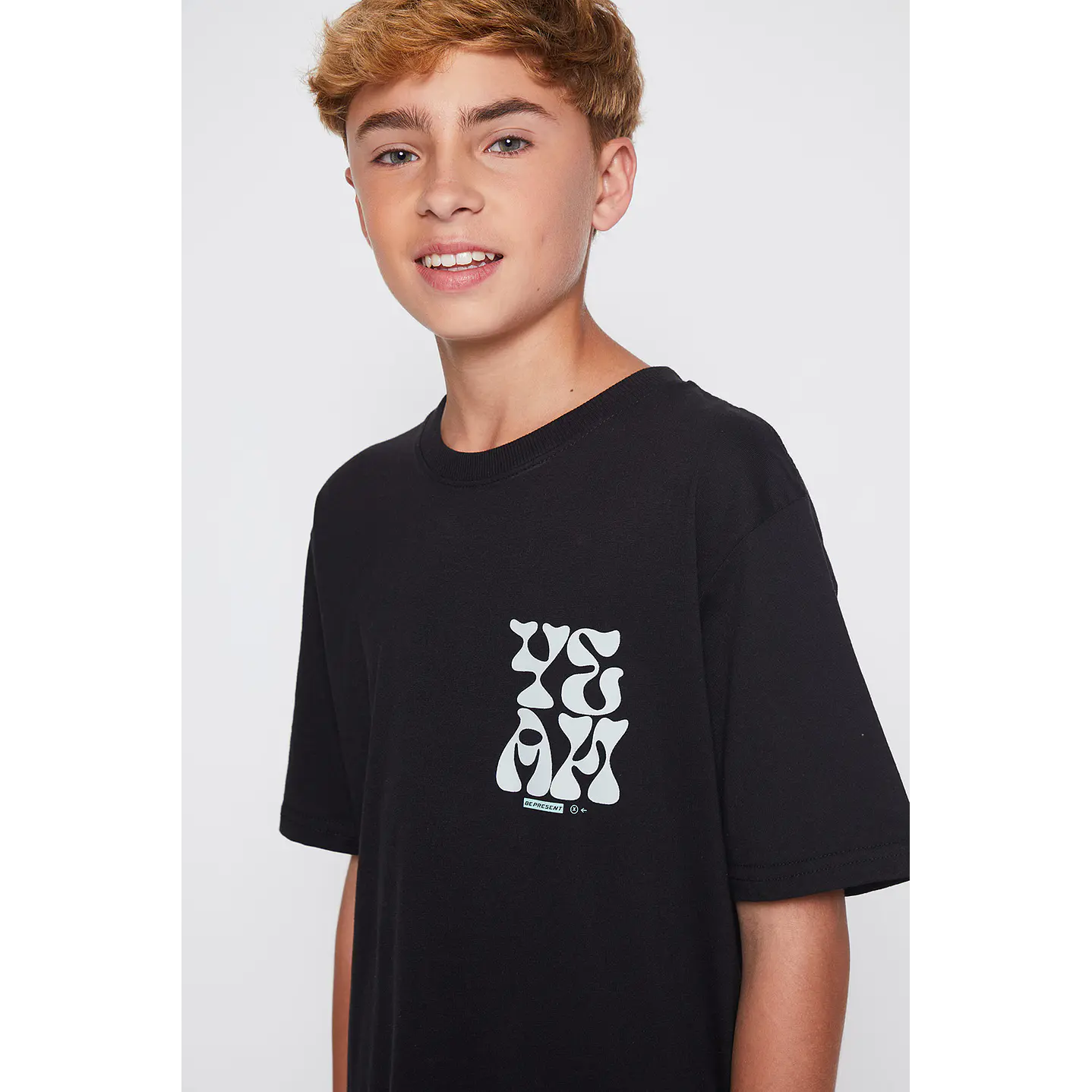 Polera Lolo Caligrafía Negro Familyshop 4
