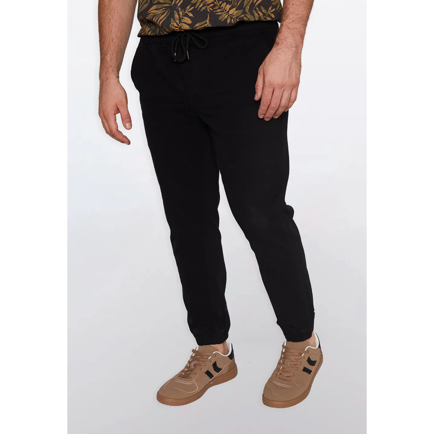 Pantalón Hombre Jogger Liso Negro Familyshop 1