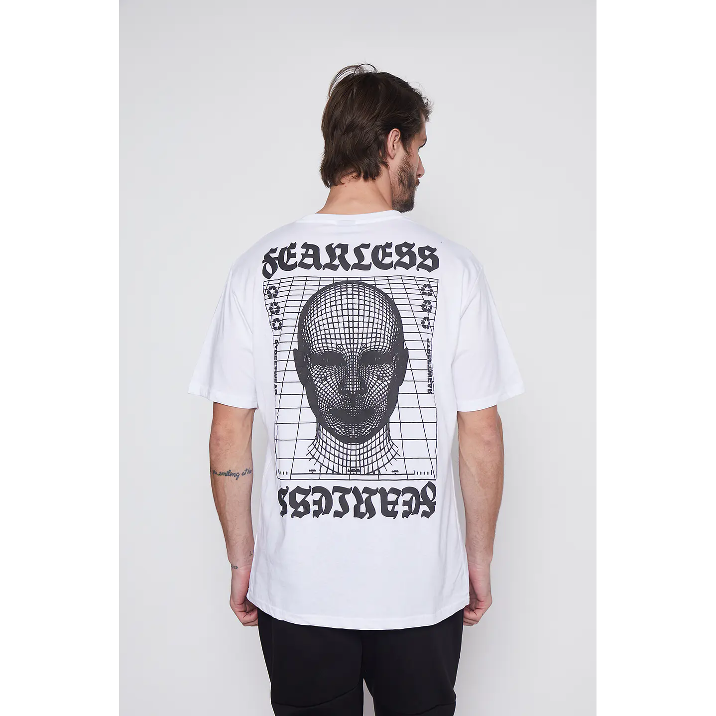 Polera Cruz Graffiti Hombre Blanco Familyshop 3