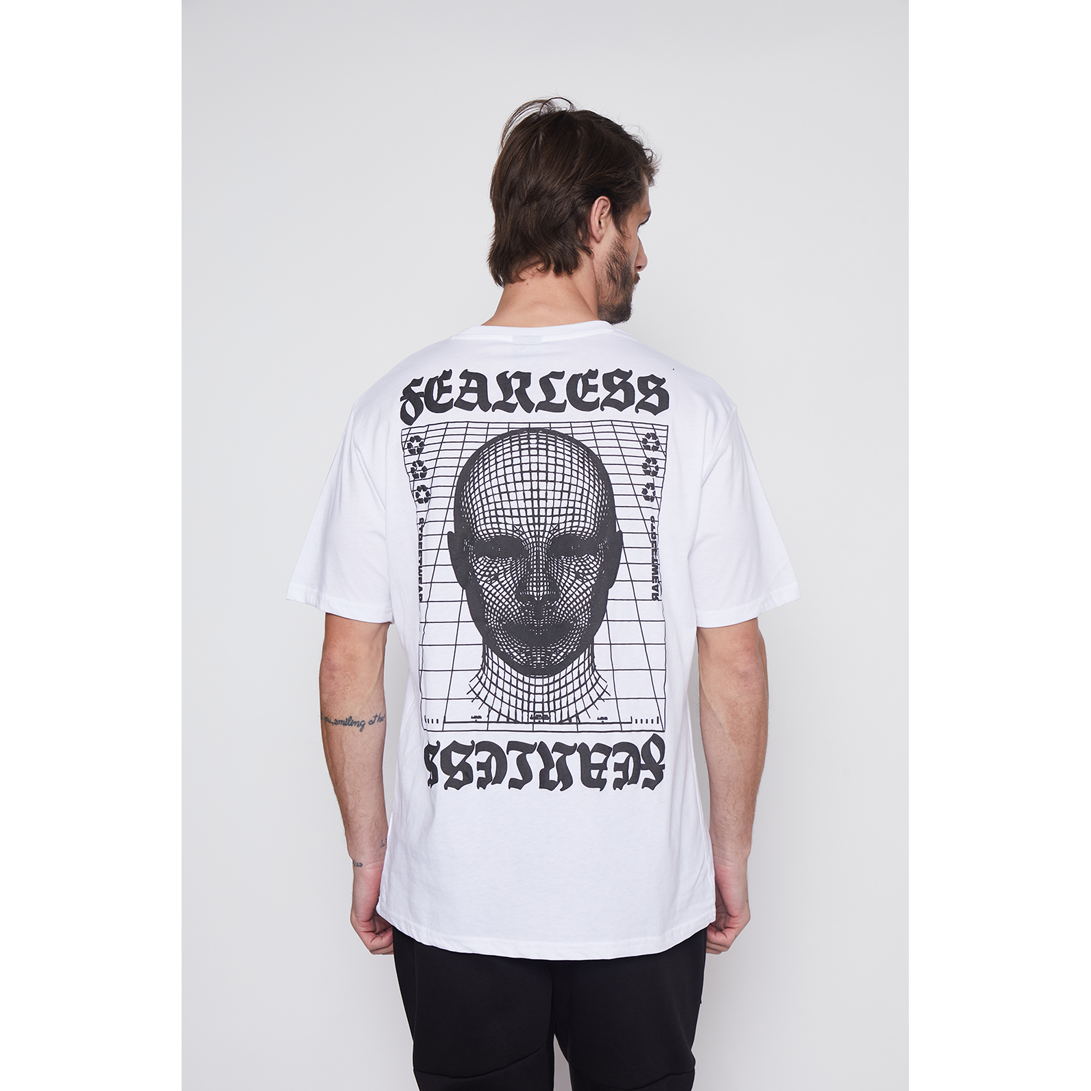 Polera Cruz Graffiti Hombre Blanco Familyshop 3