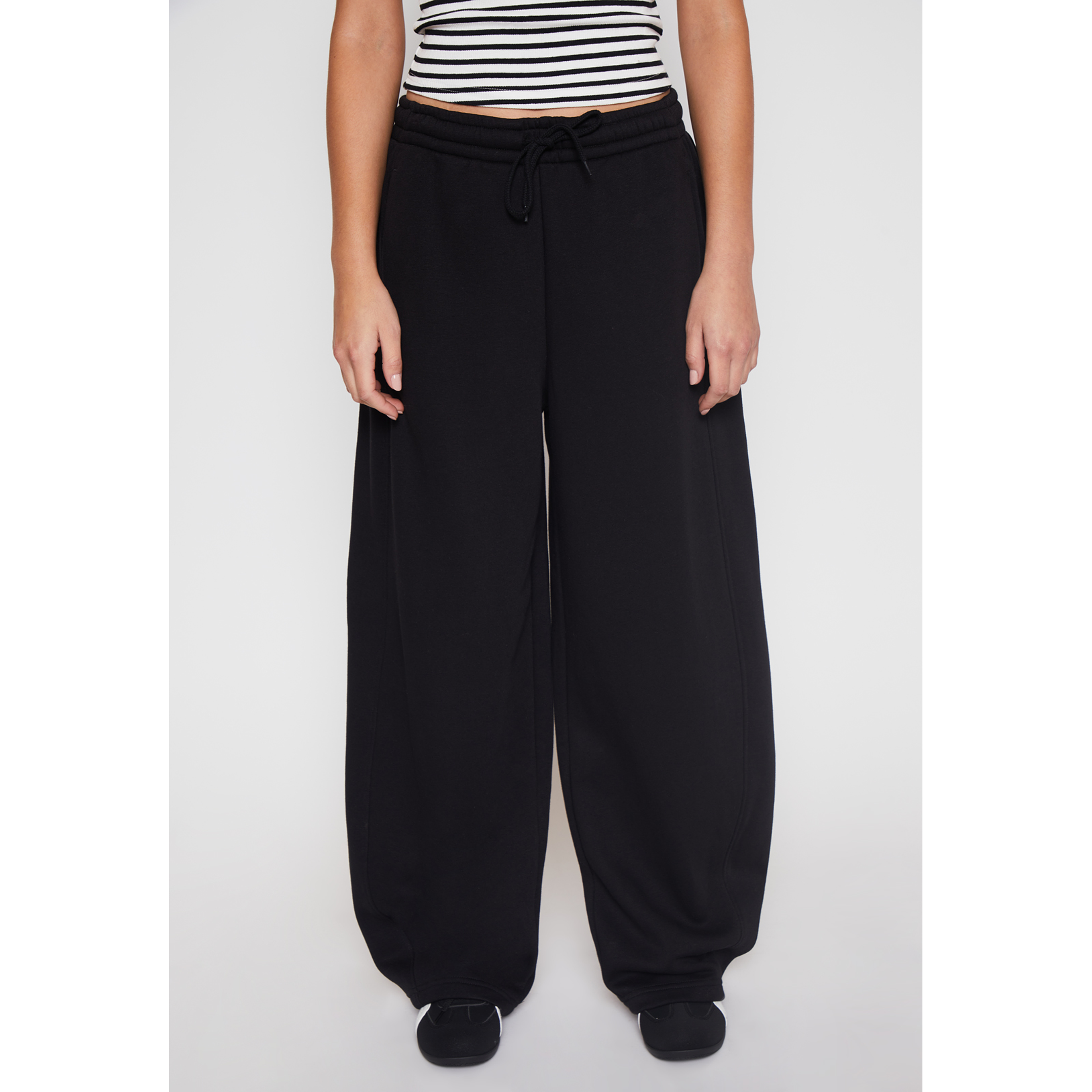 Pantalón Buzo Barrel Mujer Negro Familyshop 1