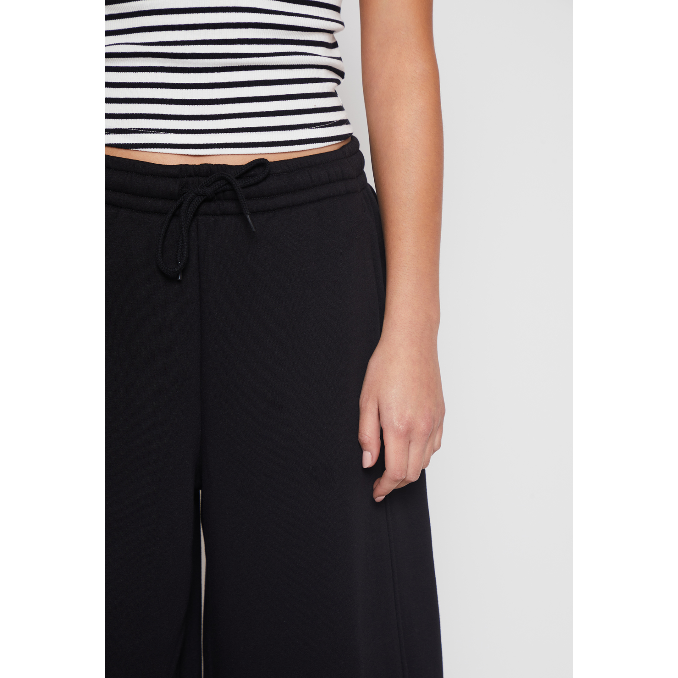 Pantalón Buzo Barrel Mujer Negro Familyshop 3