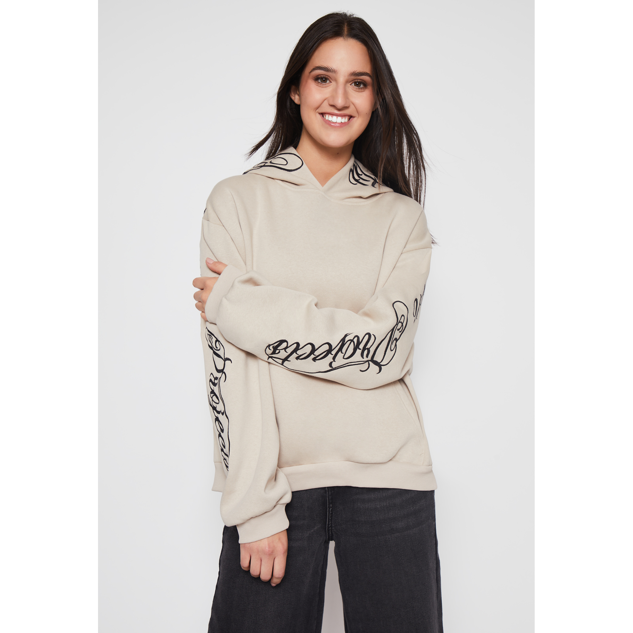 Polerón Bordado Letra Mujer Beige Familyshop 1