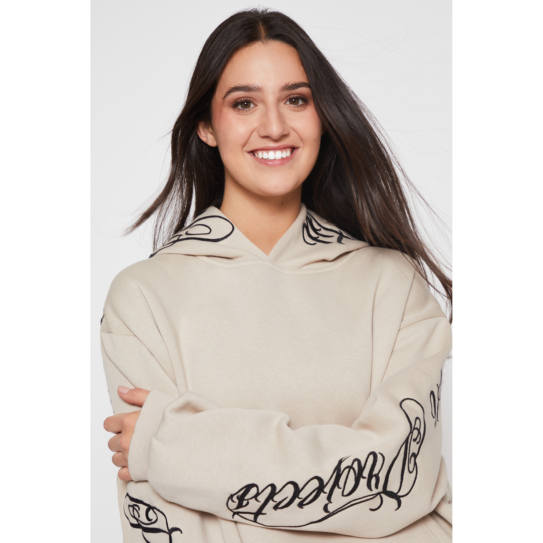 Polerón Bordado Letra Mujer Beige Familyshop 3