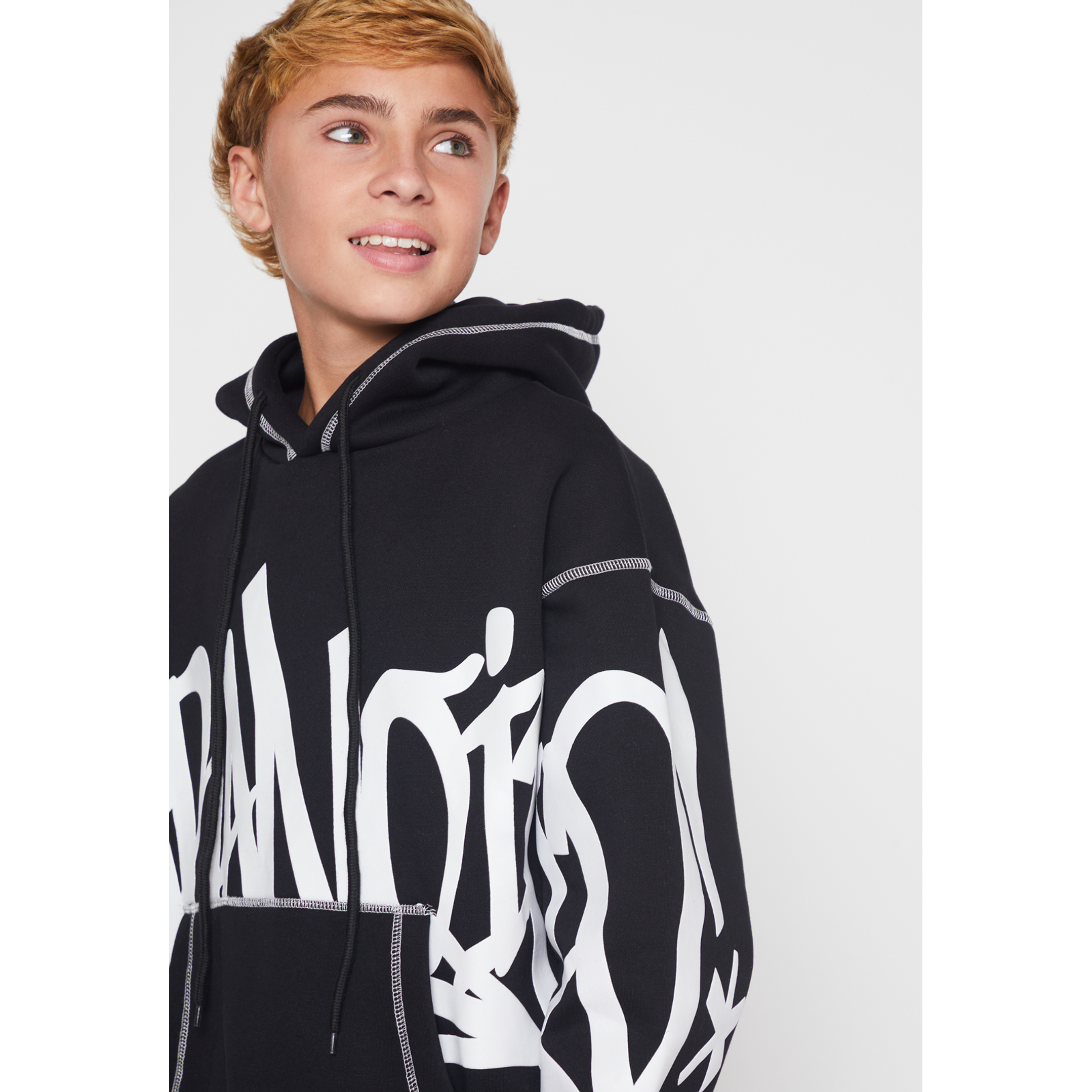 Polerón Contraste Lolo Negro Familyshop 4