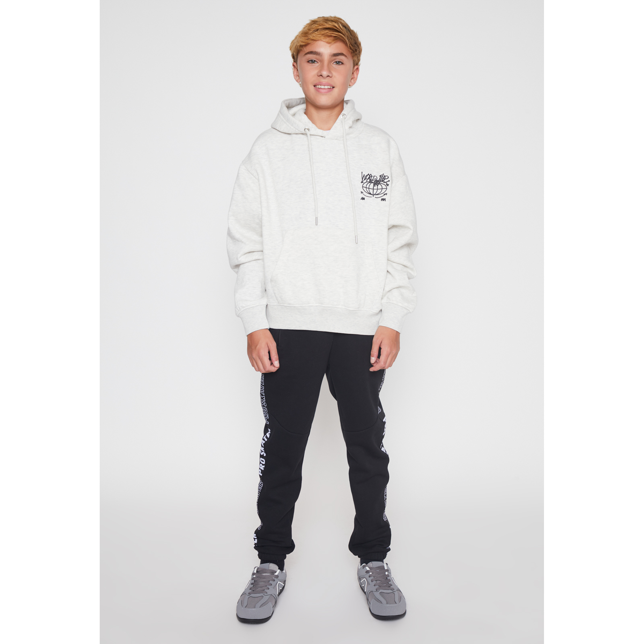 Polerón Bordado Lolo Gris Familyshop 2