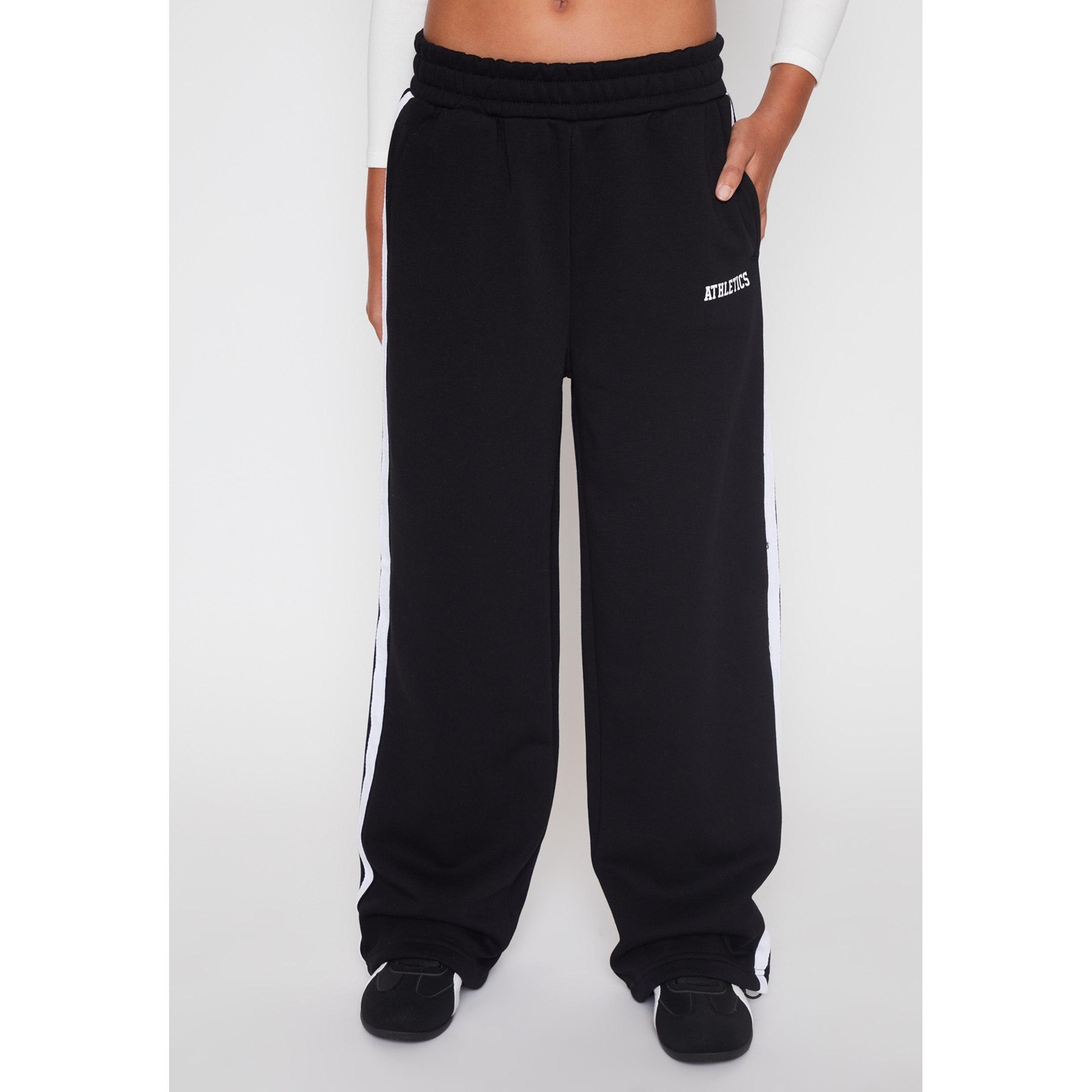 Pantalón Buzo Athletic Lola Negro Familyshop 1