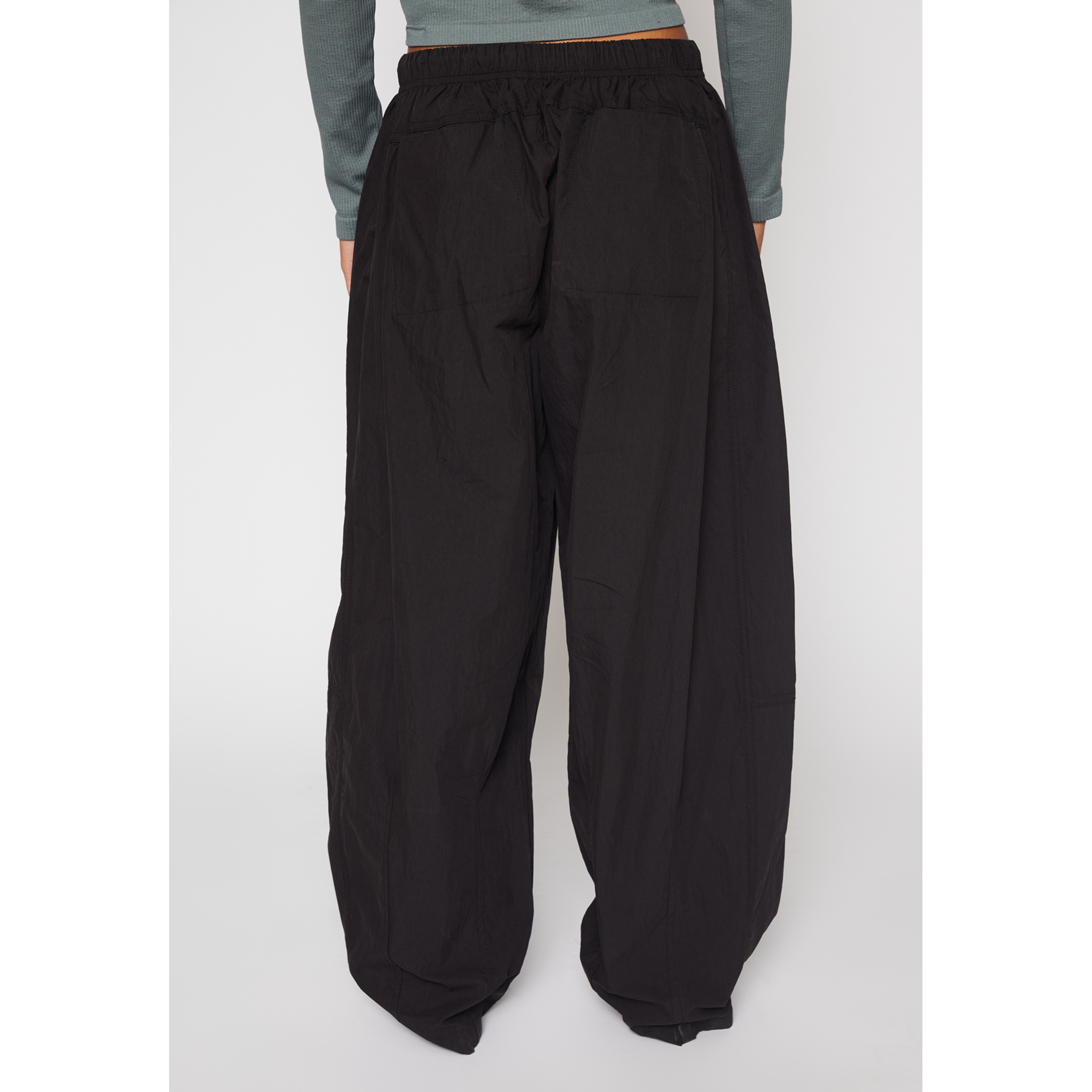 Pantalón Parachute Mujer Negro Familyshop 3