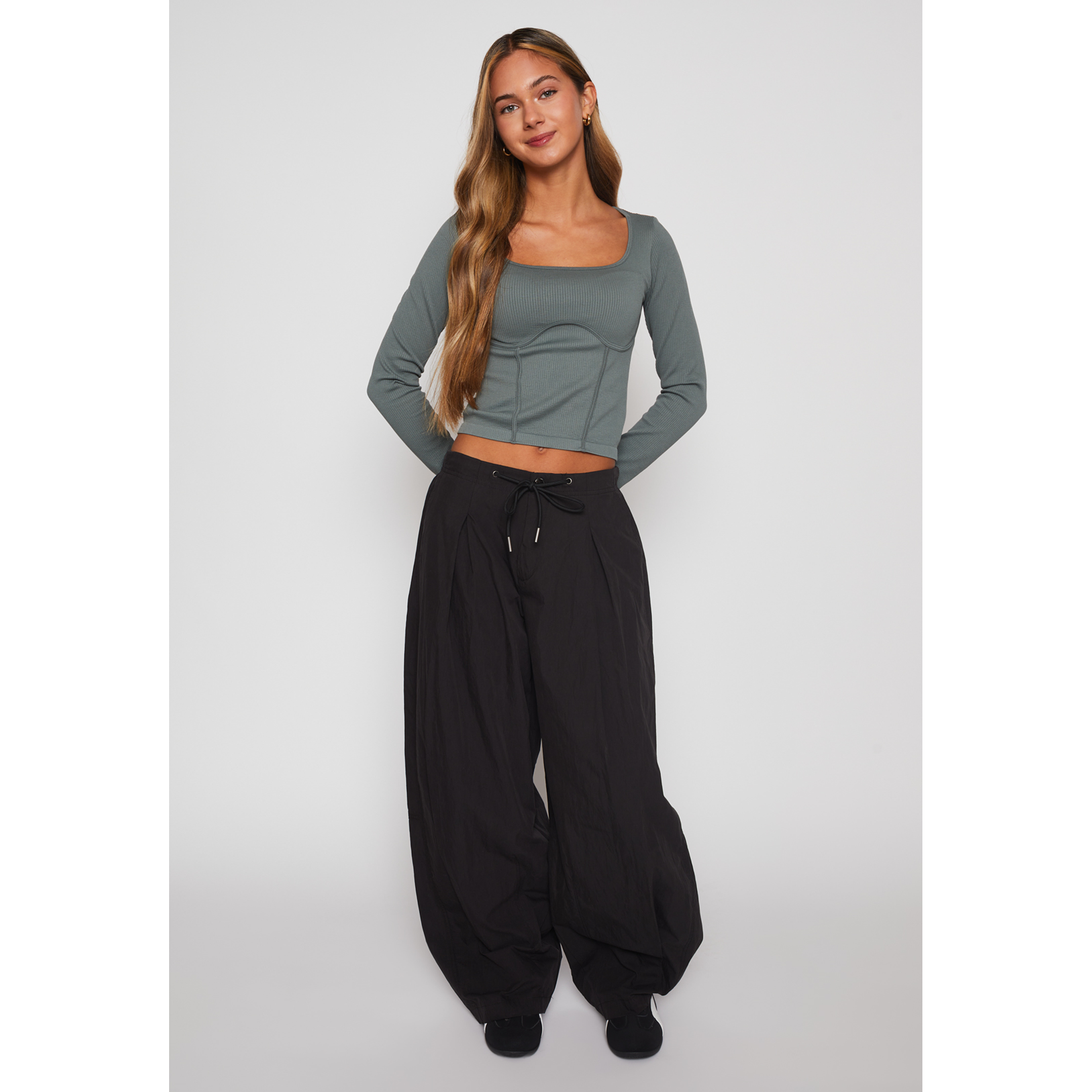 Pantalón Parachute Mujer Negro Familyshop 2