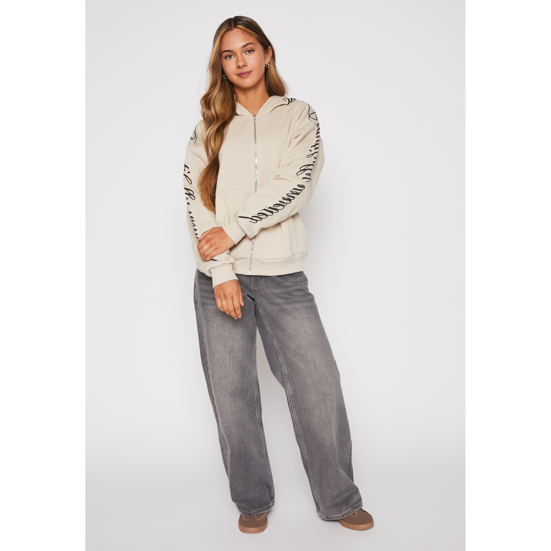 Polerón Bordado Letras Mujer Beige Familyshop 3