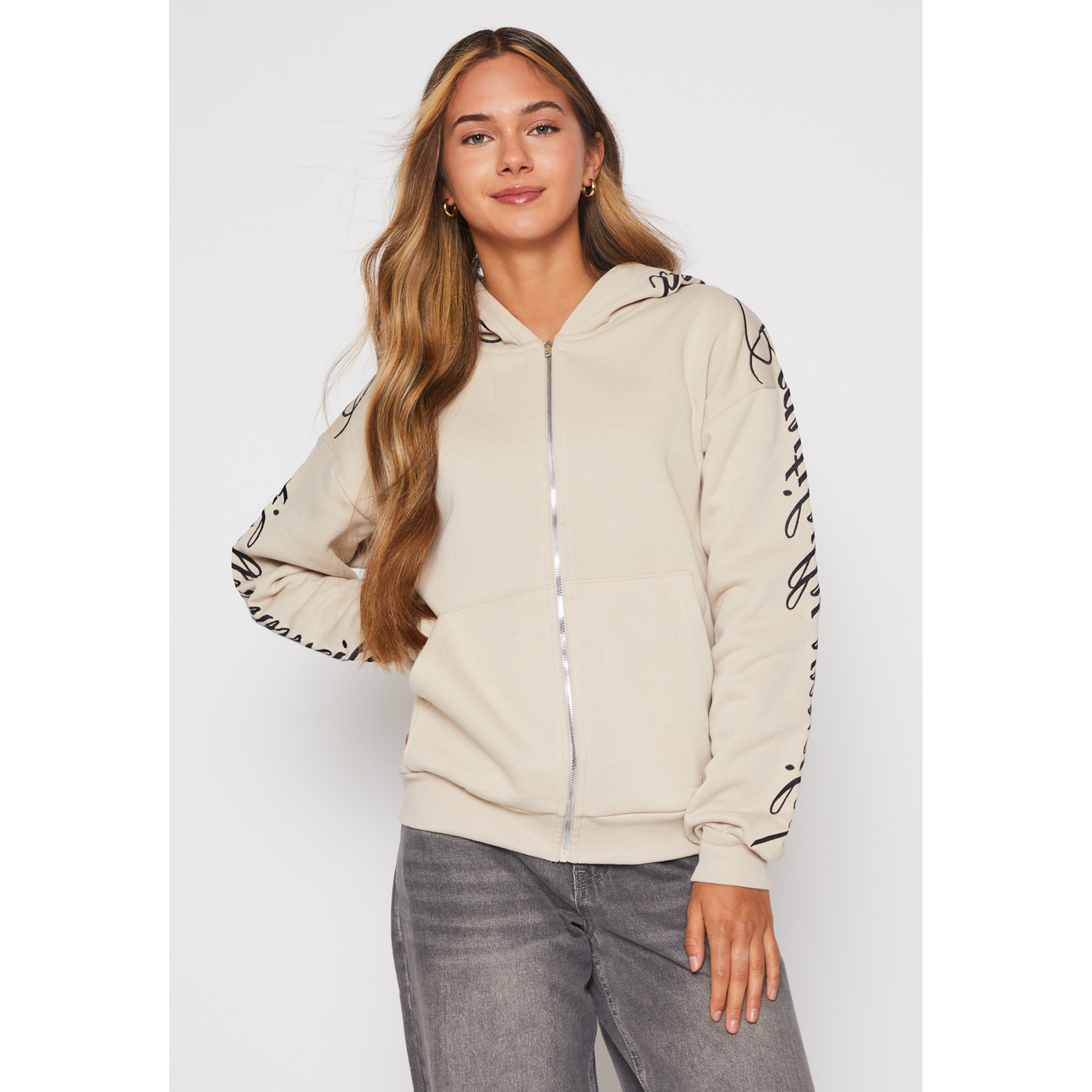 Polerón Bordado Letras Mujer Beige Familyshop 1