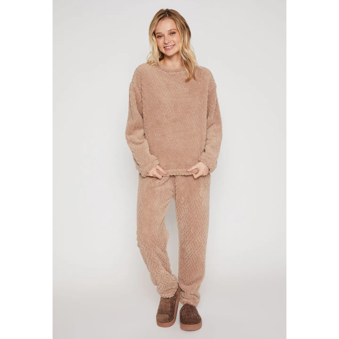 Pijama Peludo Mujer Beige Familyshop 2