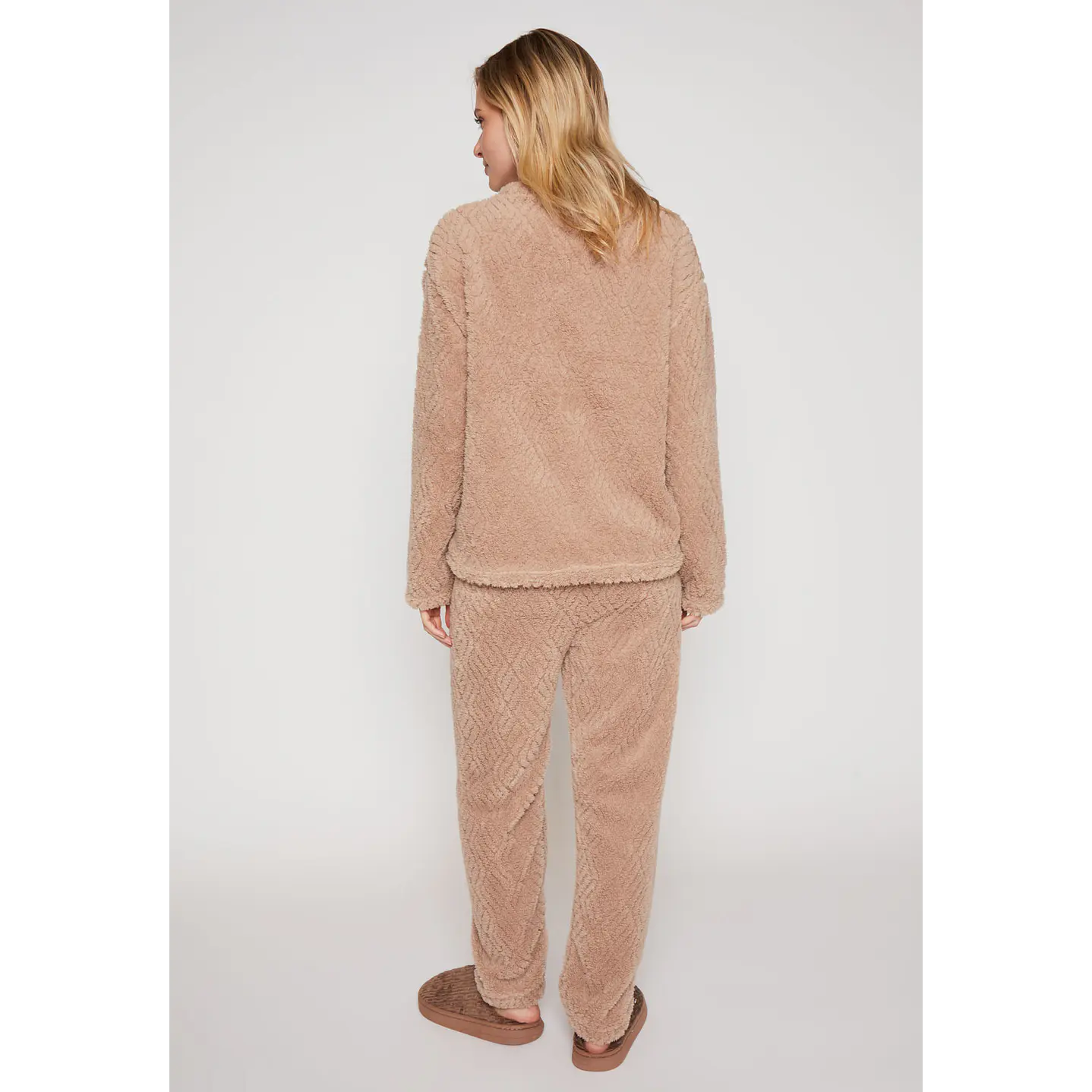 Pijama Peludo Mujer Beige Familyshop 3