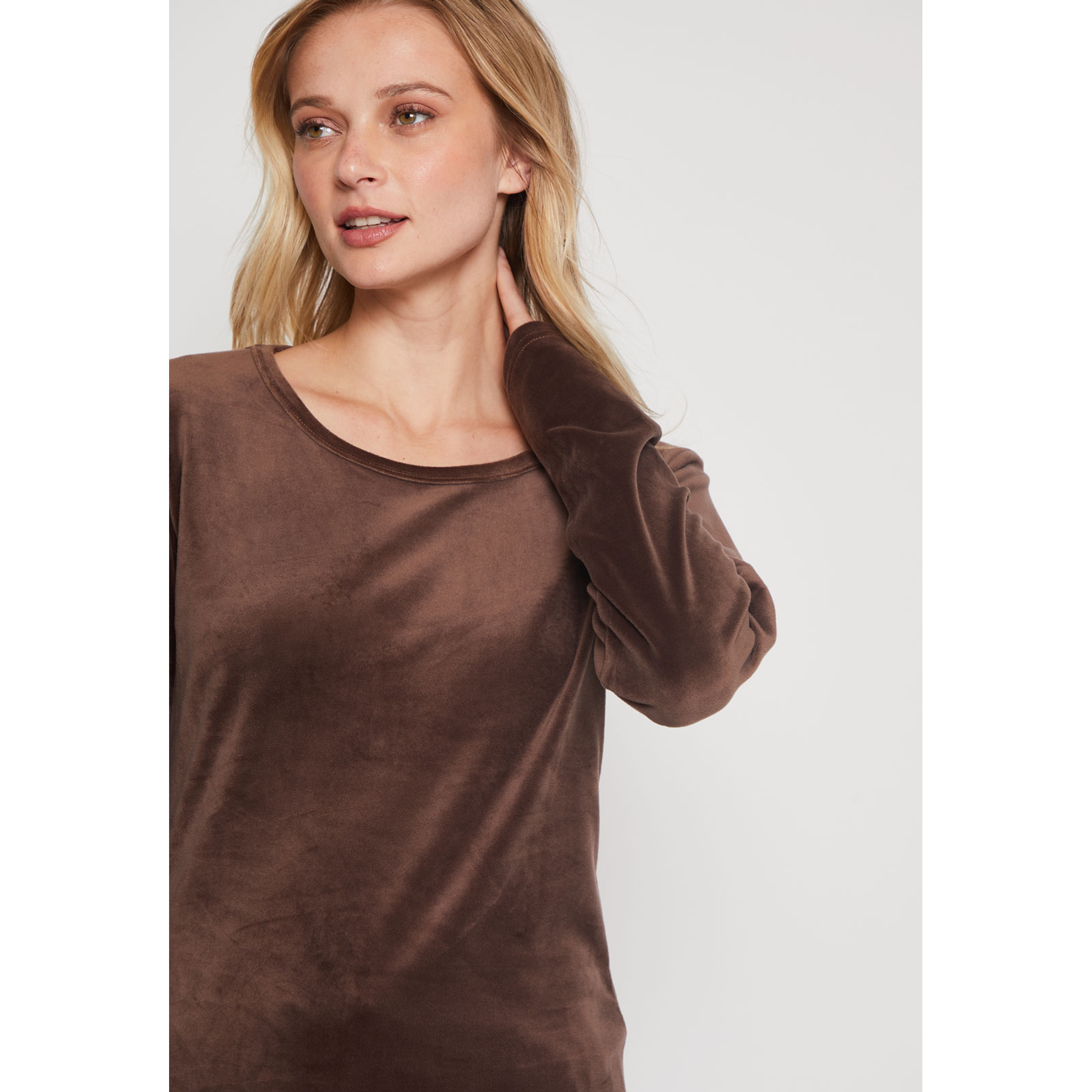 Polera Plush Mujer Café Familyshop 2