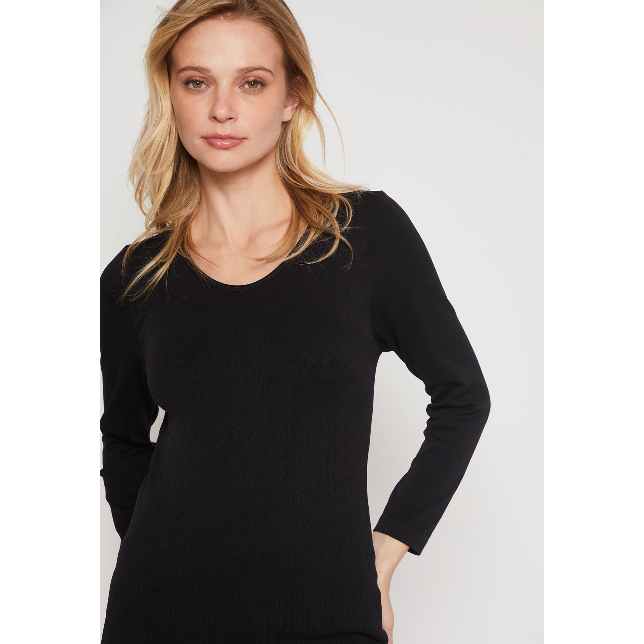 Camiseta Primera Capa Mujer Negro Familyshop 2