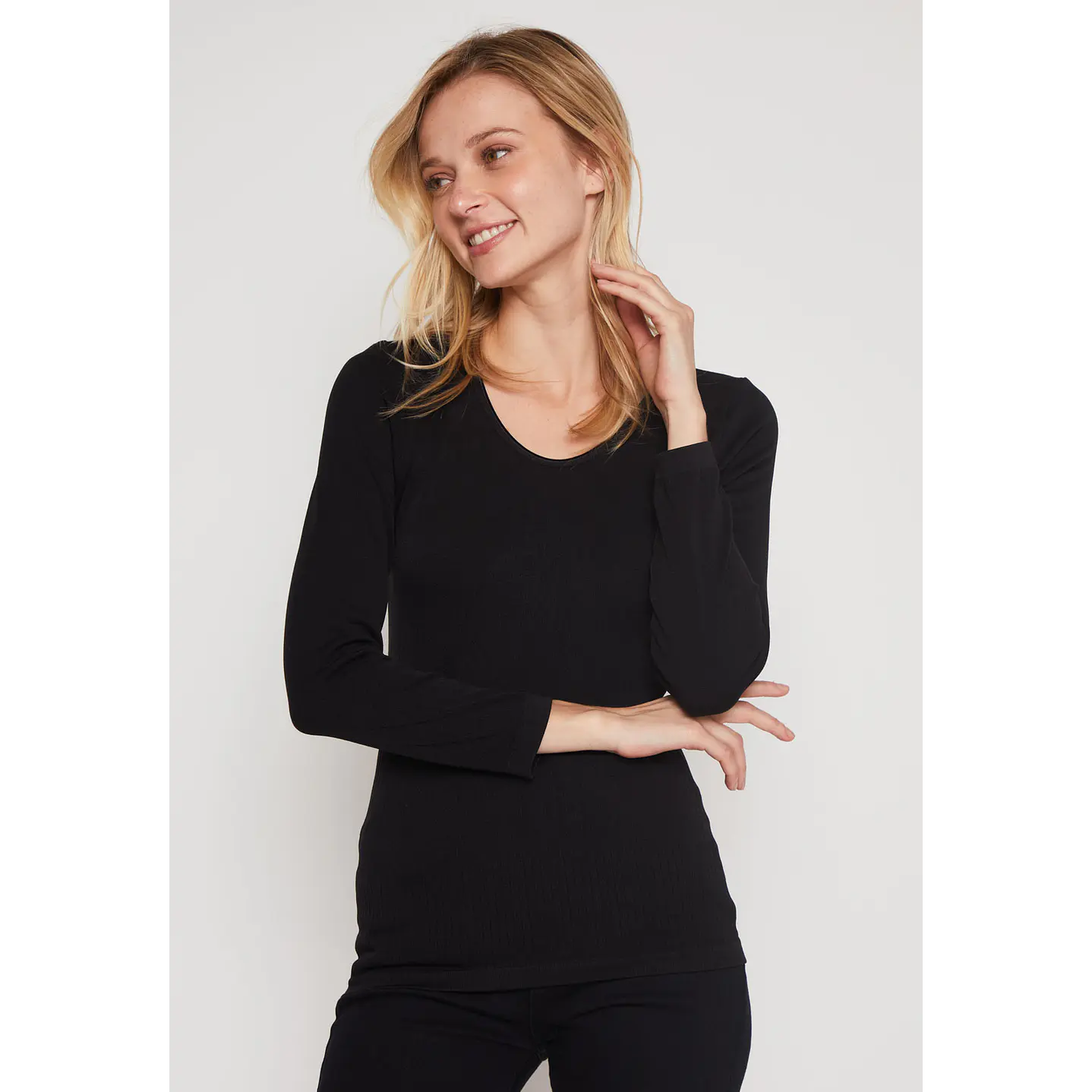 Camiseta Primera Capa Mujer Negro Familyshop 1
