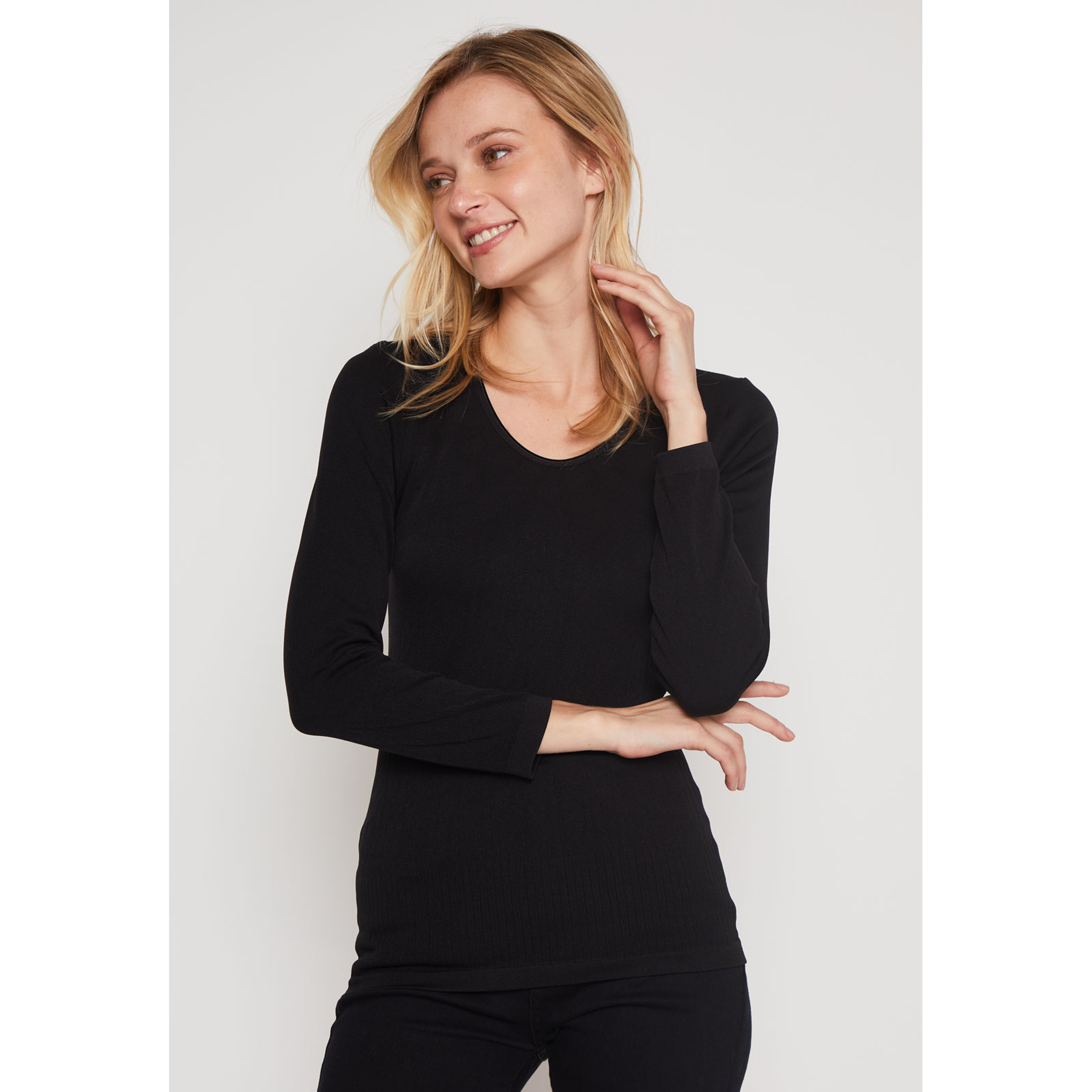 Camiseta Primera Capa Mujer Negro Familyshop 1