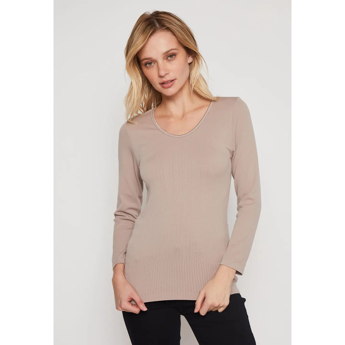 Camiseta Primera Capa Mujer Arena Familyshop 1