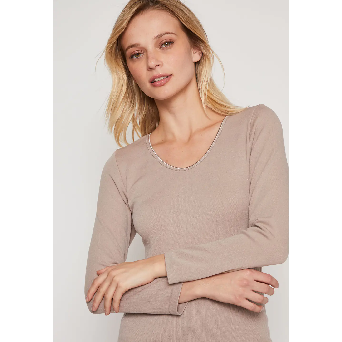 Camiseta Primera Capa Mujer Arena Familyshop 2