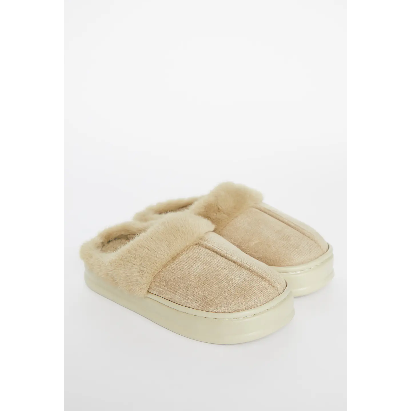Pantufla Chiporro Borde Mujer Beige Familyshop 1