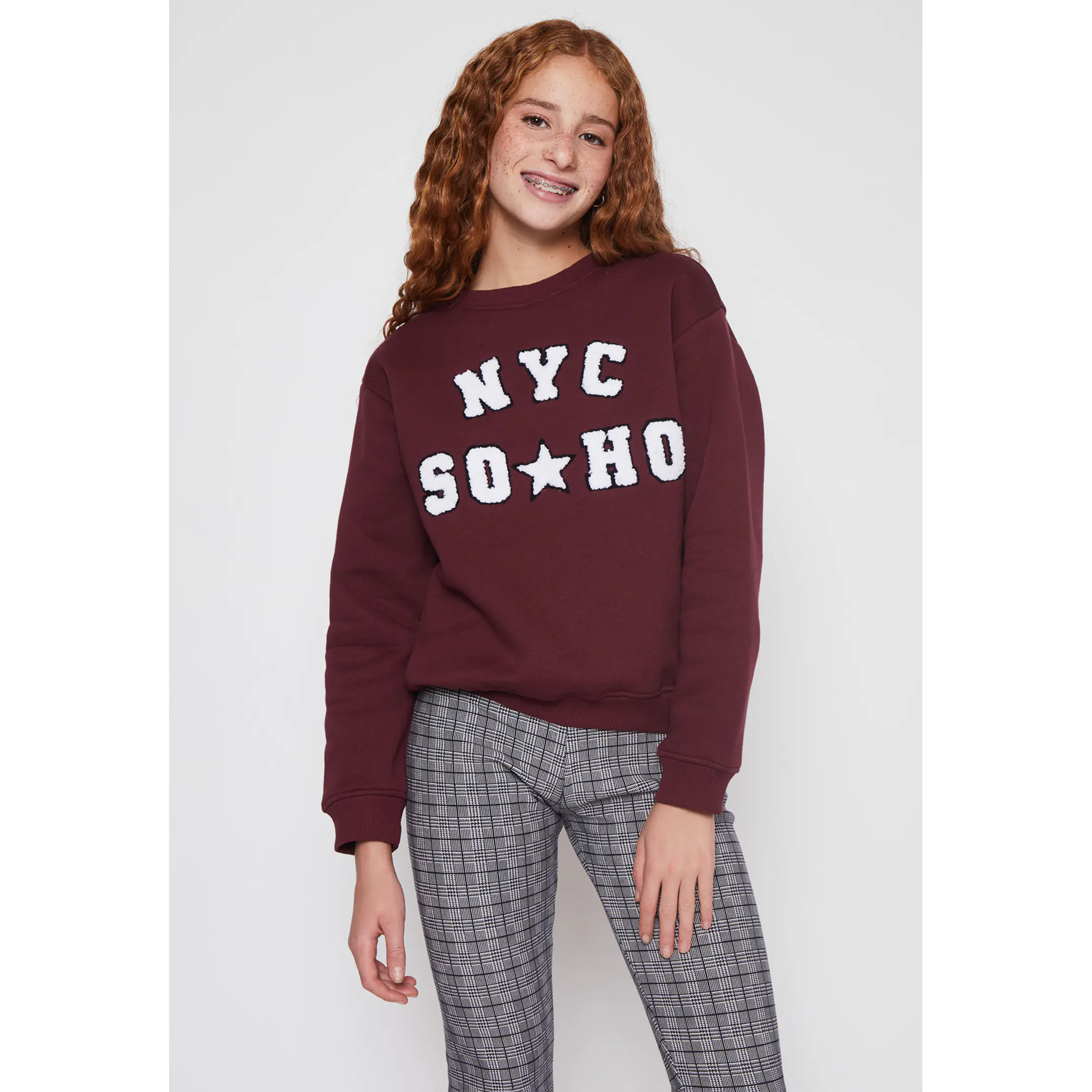 Polerón Chenille Varsity Lola Burdeo Familyshop 1