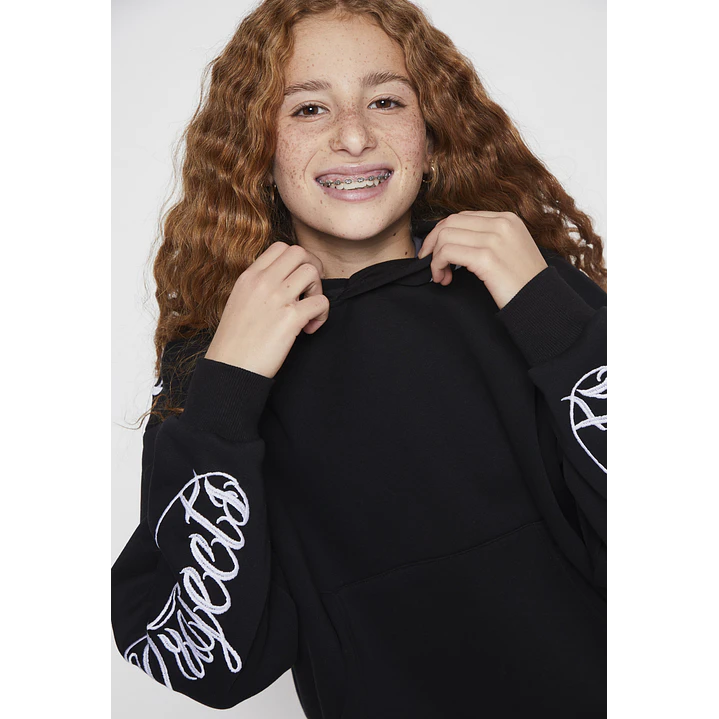 Polerón Bordado Mangas Lola Negro Familyshop 3