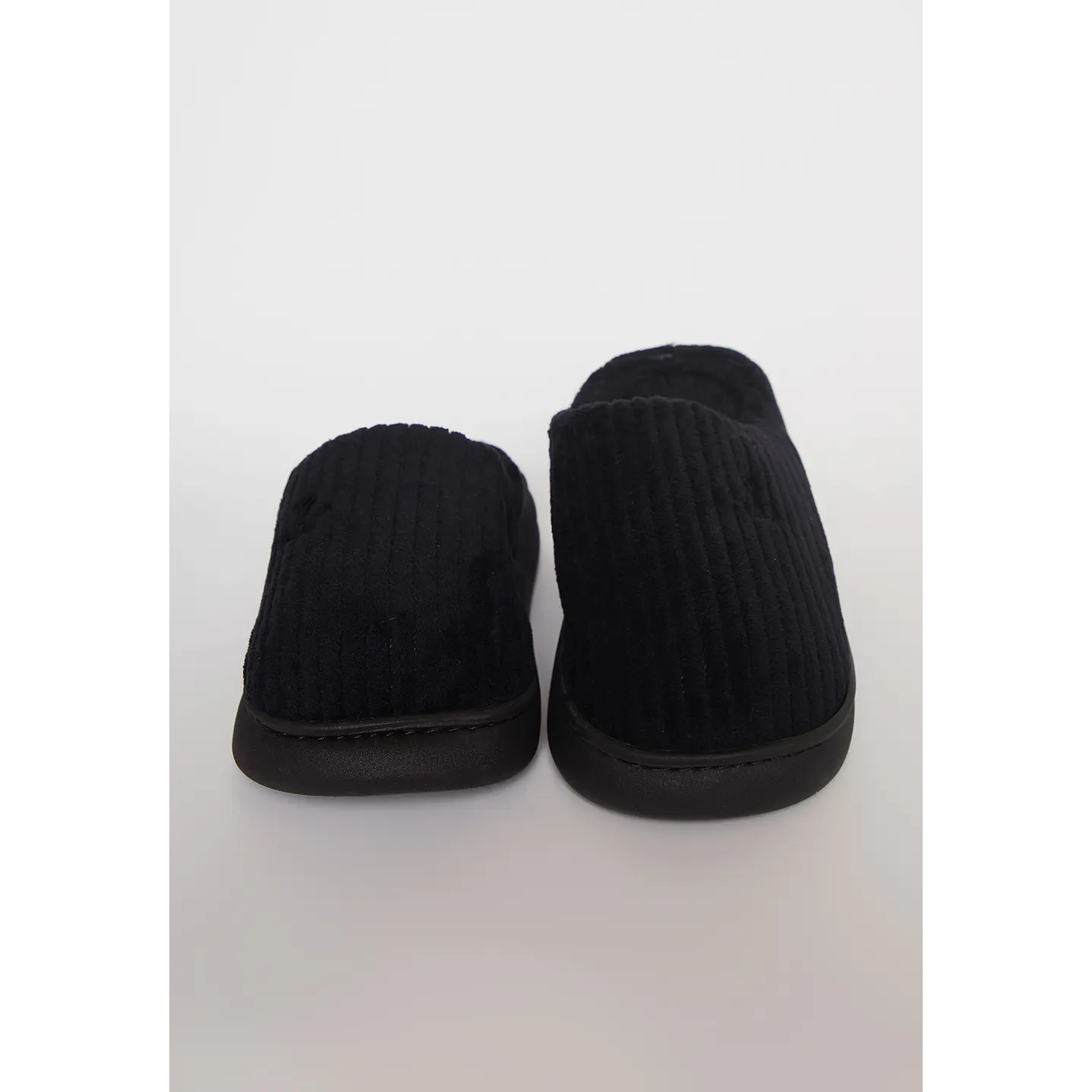 Pantufla Acolchada Lineas  Hombre Negro Familyshop 1