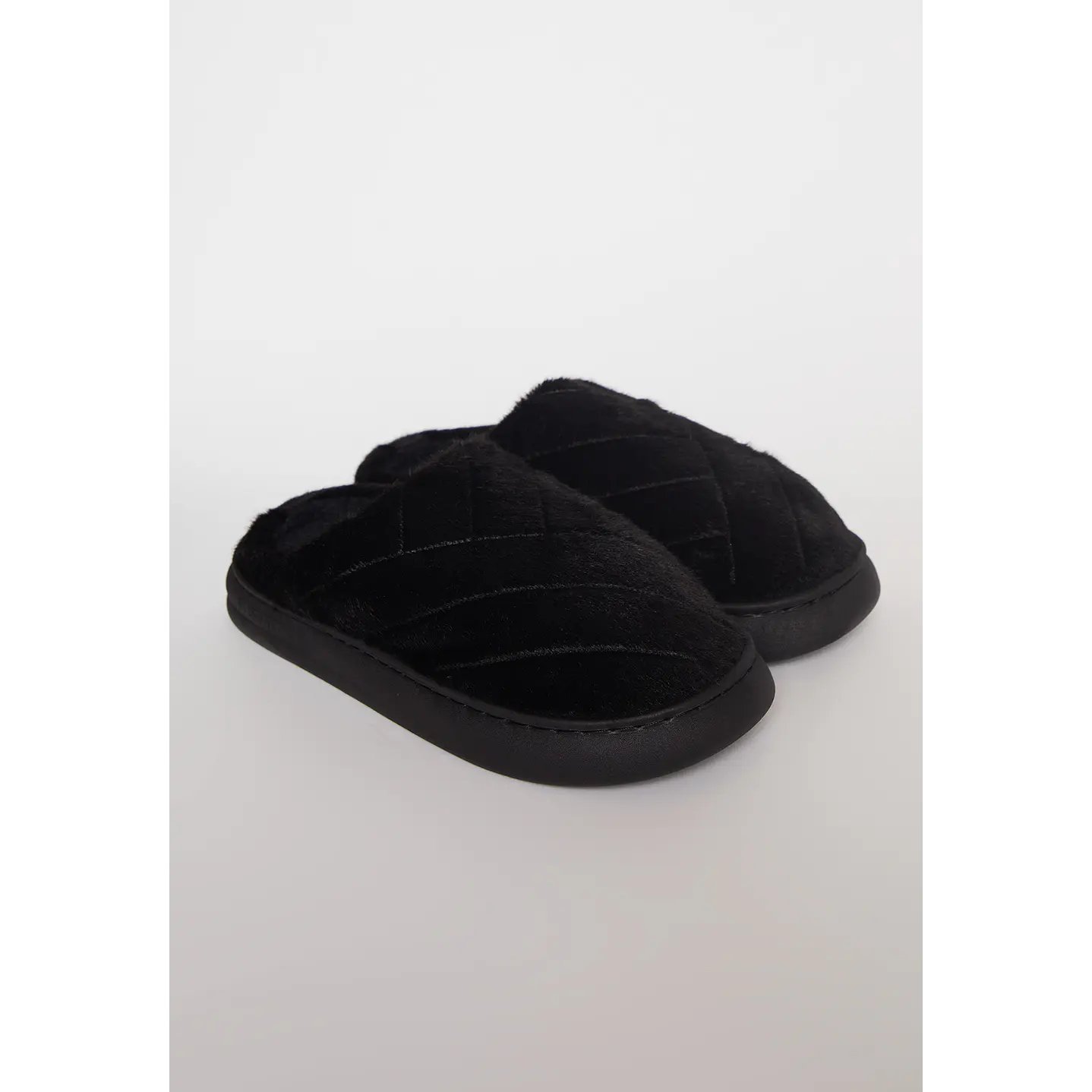 Pantufla Corderito Hombre Negro Familyshop 1