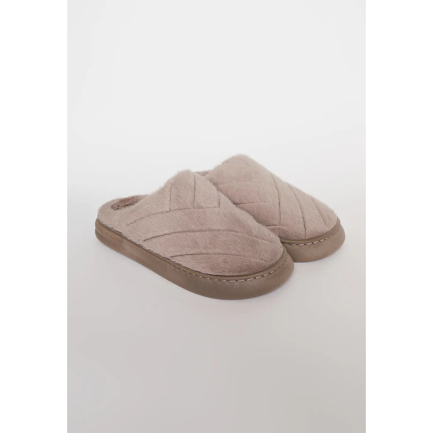 Pantufla Corderito Hombre Café Familyshop 1