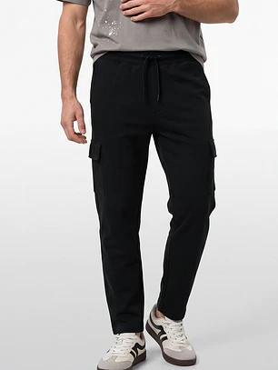 Buzo Regular Cargo Hombre Negro