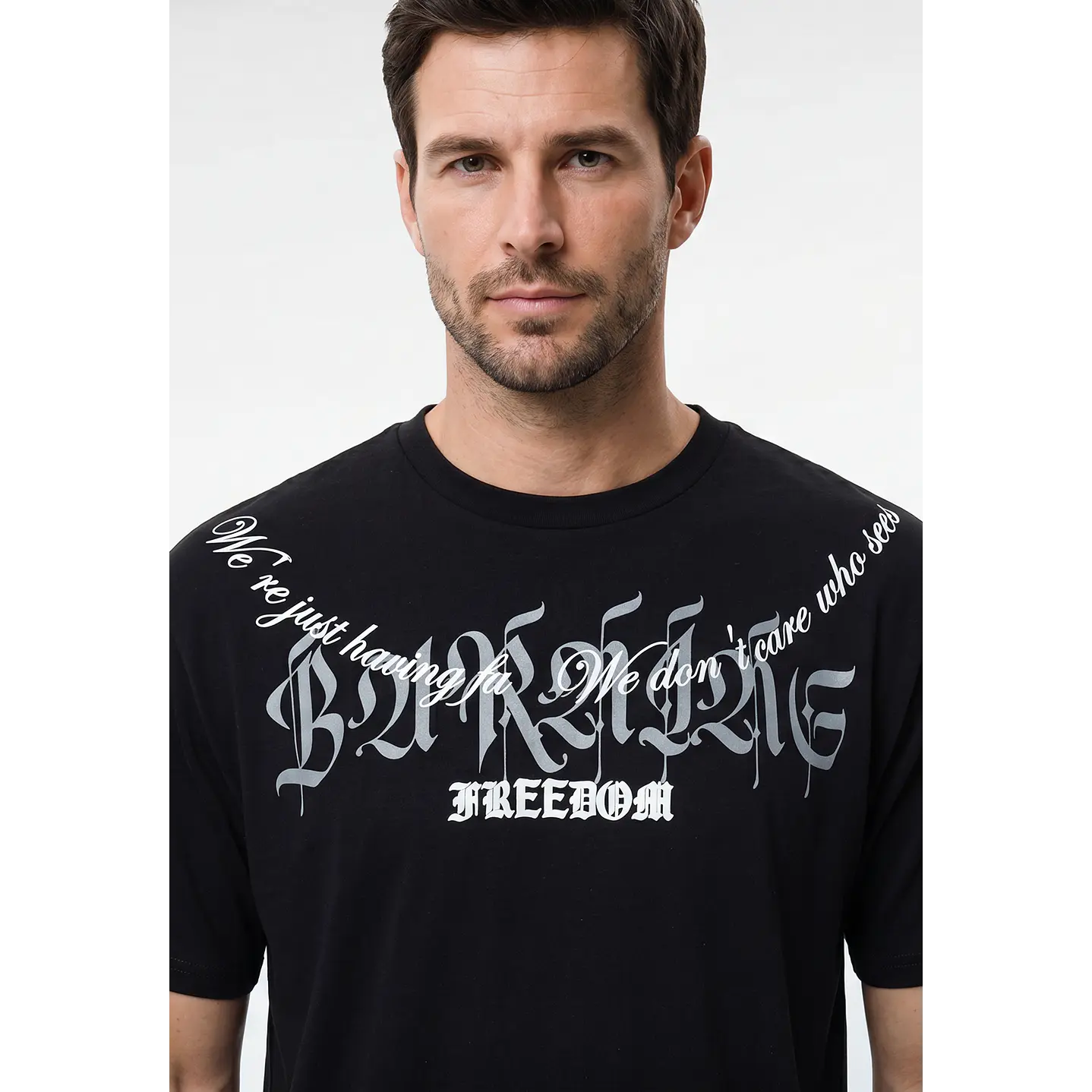 Polera Letras Relaxed Hombre Negro 3
