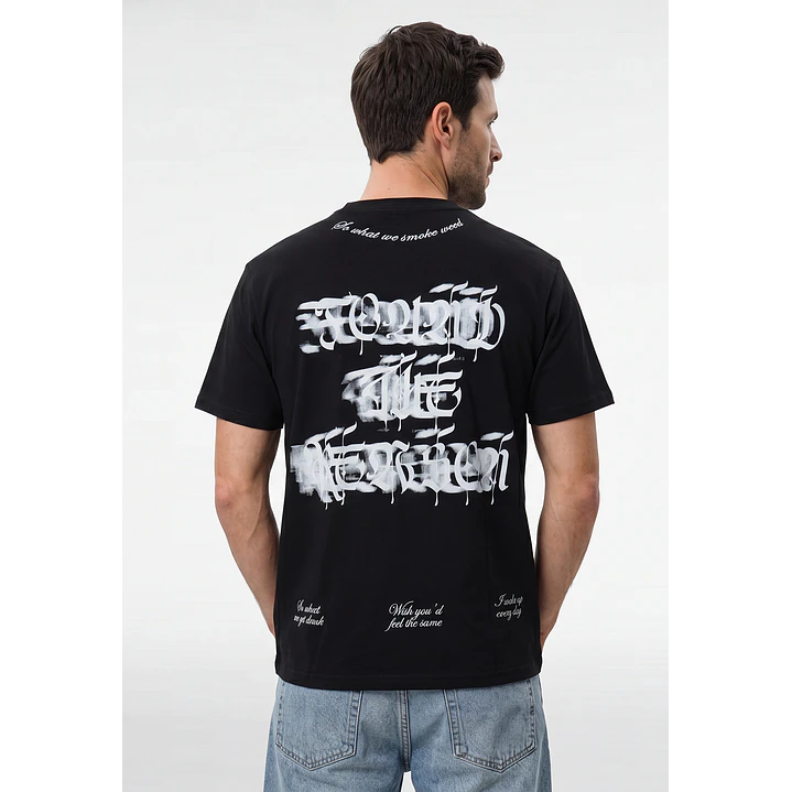 Polera Letras Relaxed Hombre Negro 2