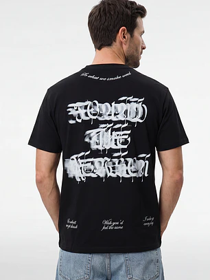 Polera Letras Relaxed Hombre Negro