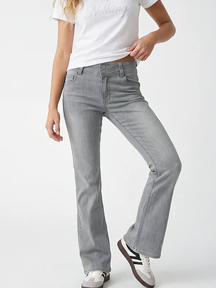 Jeans Tiro Bajo Flare Mujer Gris