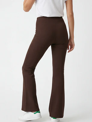 Calza Rib Flare Mujer Café